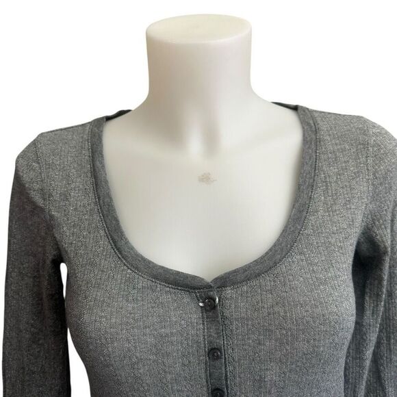 Victoria’s Secret Gray Shimmer Scoop Neck Knit Henley Pullover sz Small Long New - Picture 2 of 11